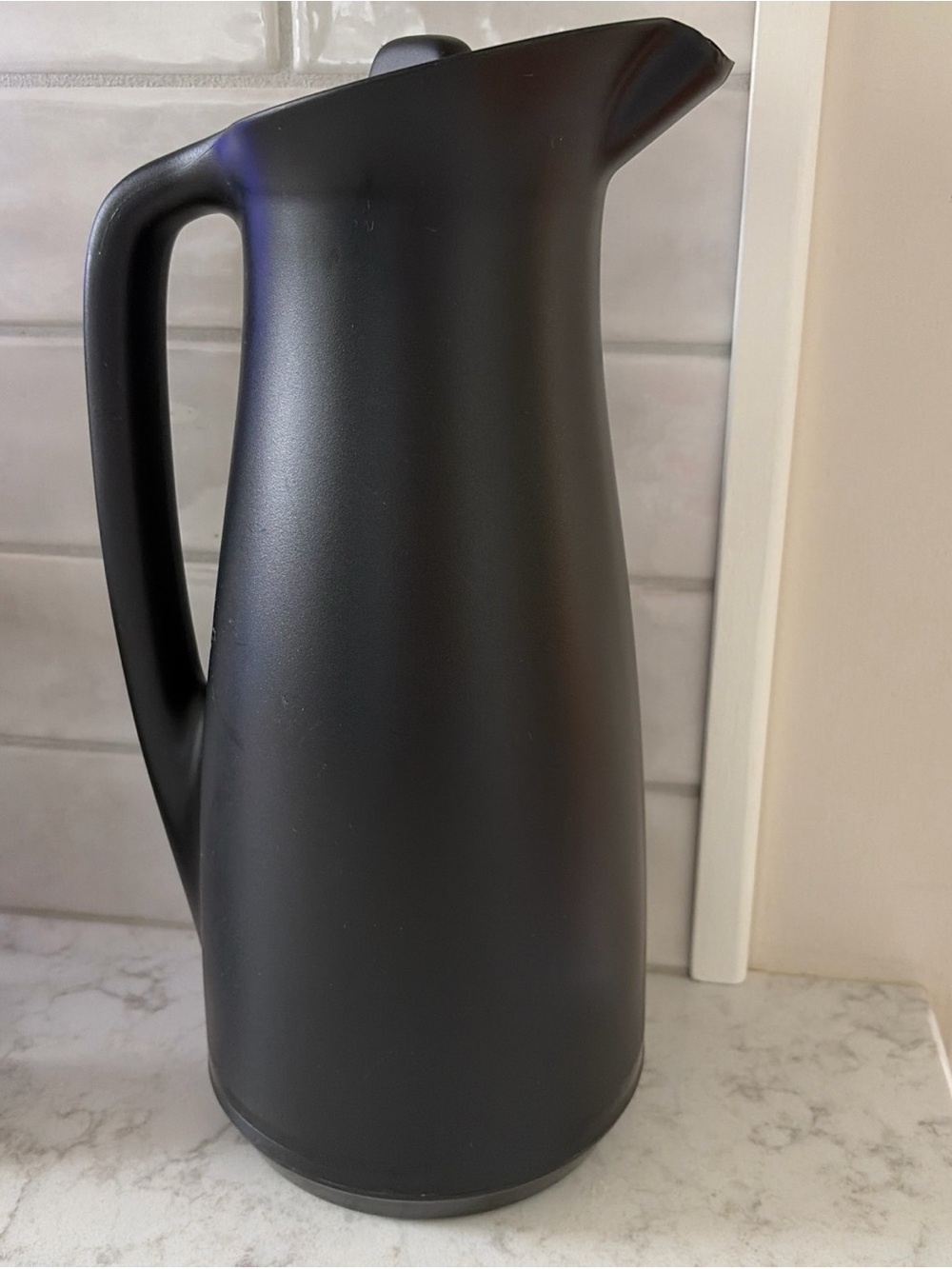 Tupperware ThermoTup 1L Thermal Pitcher black Carafe Keeps beverages HOT & Cold